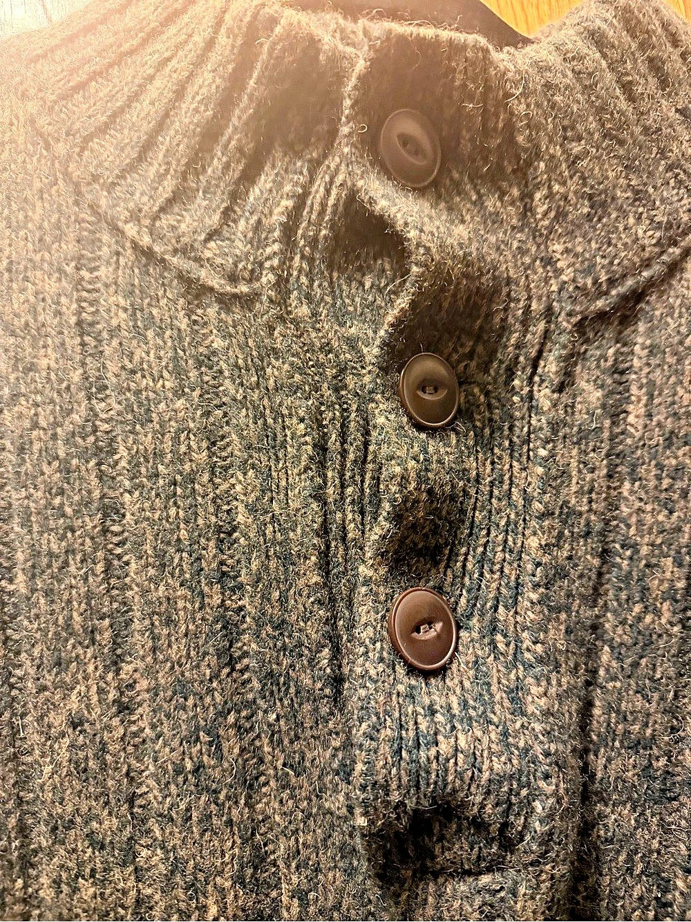 Men's Ribbed Knit Sweater - Picture 3 of 4